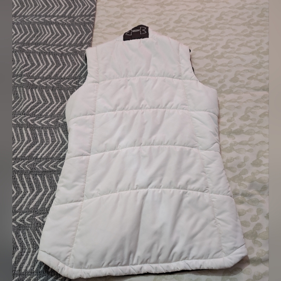 Woman's under armour puffer vest - Picture 2 of 3